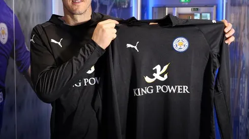Leicester City Sign Goalkeeper Mark Schwarzer From Chelsea