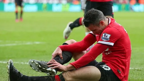 Robin van Persie expected to be sidelined one month with ankle ligament damage
