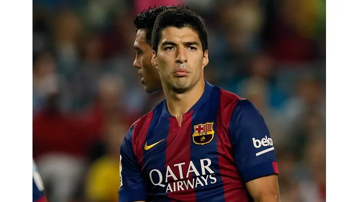 Barcelona's Luis Suarez (R) and Lionel Messi are pictured during their Spanish first division soccer match against Celta Vigo at Camp Nou stadium in Barcelona November 1, 2014. REUTERS/Albert Gea (SPAIN – Tags: SPORT SOCCER)