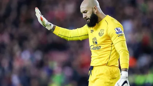 Everton is setting risky precedent by persisting with Tim Howard
