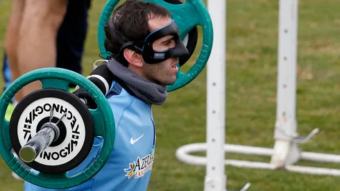 Diego Godin debuts face mask after suffering nasal fracture in Madrid derby