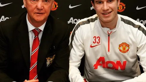Paddy McNair signs new deal with Manchester United