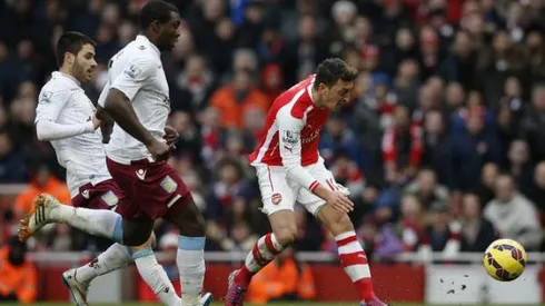 Arsenal annihilate a poor Aston Villa outfit to maintain strong Champions League pursuit
