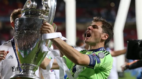 LISBON, PORTUGAL - MAY 24: Iker Casillas of Real Madrid celebrates with the trophy during the UEFA Champions League Final match between Real Madrid and Athletico Madrid at The Estadio da Luz on May 24, 2014 in Lisbon, Portugal. (Photo by Ian MacNicol/Getty Images)