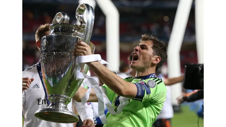 LISBON, PORTUGAL – MAY 24: Iker Casillas of Real Madrid celebrates with the trophy during the UEFA Champions League Final match between Real Madrid and Athletico Madrid at The Estadio da Luz on May 24, 2014 in Lisbon, Portugal. (Photo by Ian MacNicol/Getty Images)