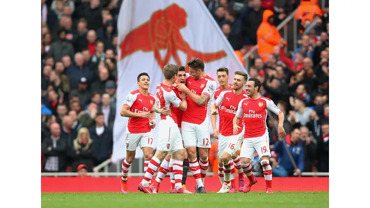 during the Barclays Premier League match between Arsenal and Liverpool at Emirates Stadium on April 4, 2015 in London, England.