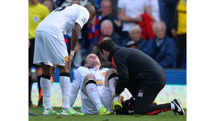Manchester United's English striker Wayne Rooney (C) gets attention to his leg on the field during the English Premier League football match between Crystal Palace and Manchester United at Selhurst Park in south London on May 9, 2015. AFP PHOTO / GLYN KIRK RESTRICTED TO EDITORIAL USE. NO USE WITH UNAUTHORIZED AUDIO, VIDEO, DATA, FIXTURE […]
