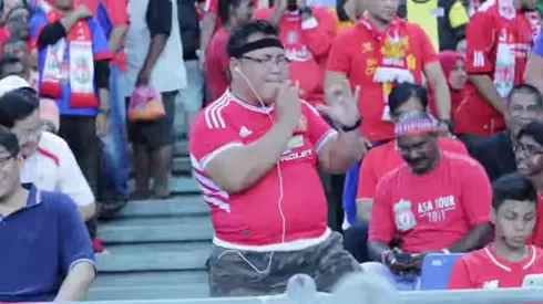 Manchester United supporter steals the show at Liverpool friendly