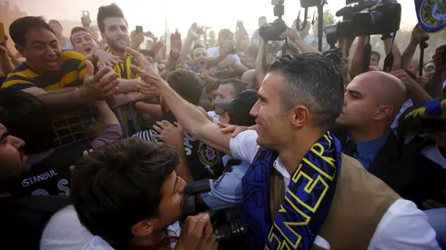 Robin van Persie rips Louis van Gaal but praises Arsene Wenger