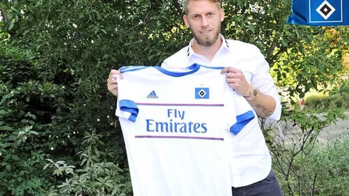 Woflsburg sell midfielder Aaron Hunt to Hamburg