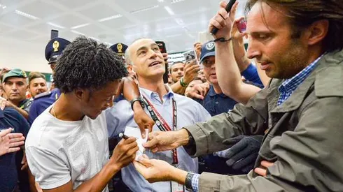 Juan Cuadrado close to leaving Chelsea as Juventus celebrate impending move