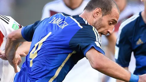 July 13, 2014; Rio de Janeiro, BRAZIL; Germany midfielder Andre Schurrle (9) and Argentina defender Pablo Zabaleta (4) fight for the ball in the championship match of the 2014 World Cup at Maracana Stadium. Mandatory Credit: Tim Groothuis/Witters Sport via USA TODAY Sports