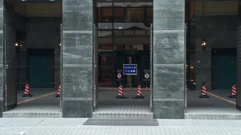 Trying to watch a Premier League match in Hong Kong bar