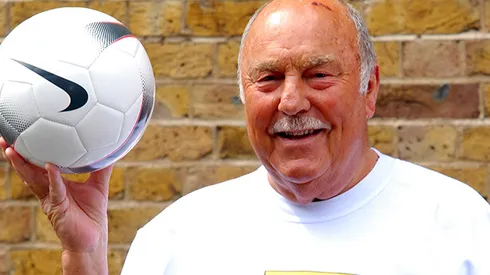 FA helps out former England favorite Jimmy Greaves