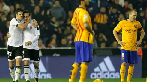 Barcelona held at Valencia, Benzema double rallies Real Madrid