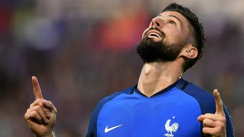 France coach Deschamps condemns Giroud boos