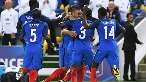 Payet helps Euro hosts France past Cameroon