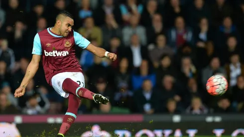 Midfielder Payet happy to stay at West Ham United