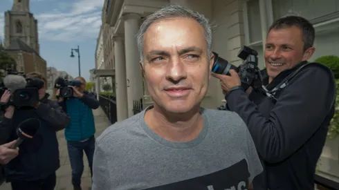 Manchester United anoint 'supercoach' Mourinho