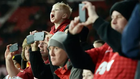 Football fans to get smartphone vote to substitute player