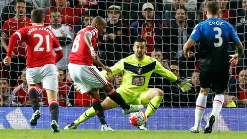 Van Gaal booed as Man Utd sign off in fifth