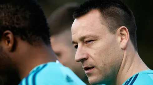 Chelsea skipper Terry ponders new one-year deal