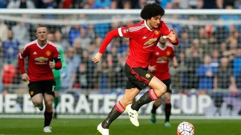 Van Gaal warns Fellaini to control himself