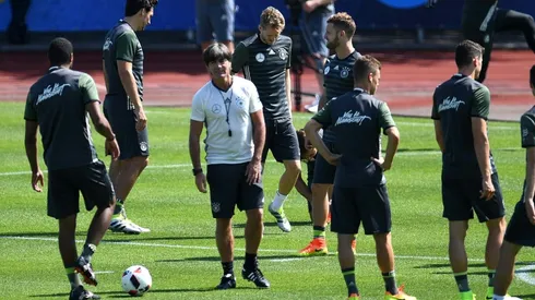 Germany attempt to throw off Italian shackles