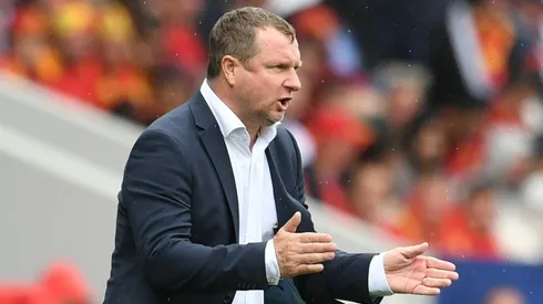 Czech coach Vrba quits national team, signs up with Anzhi