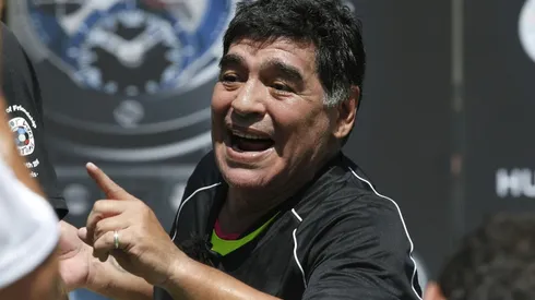 Maradona vows to help FIFA resolve Argentine power struggle