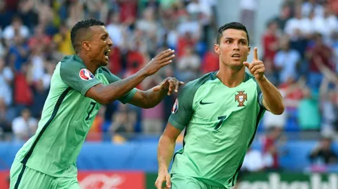 Record-man Ronaldo puts Portugal into Euro last 16