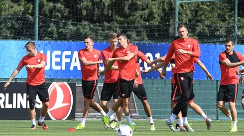 Euro 2016 last-16 berth in sight for Poland