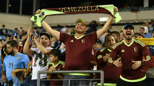 Cheering on Vinotinto, Venezuelans escape their problems