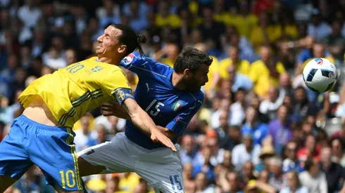 Italy frustrate record-chasing Zlatan at half-time
