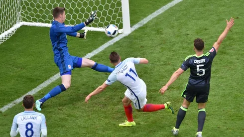 Super-subs guide England, N.Ireland to dramatic wins