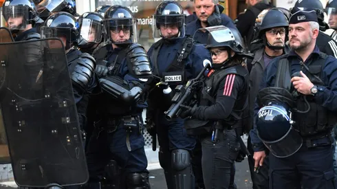 Riot squad charges break up Euro 2016 hooligans