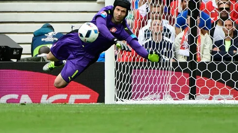 Euro 2016: Cech keeps Czechs level with Spain at half-time