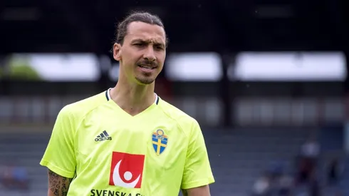 Ibrahimovic keeps Man Utd waiting