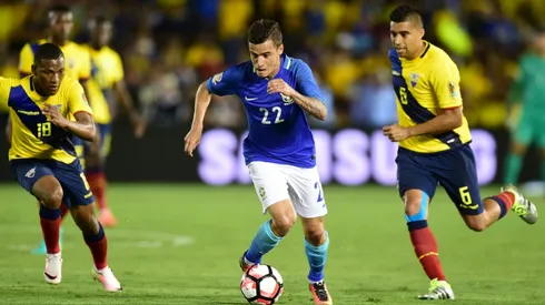 Brazil held by Ecuador in Copa America opener