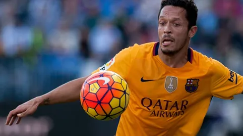 Turkey's Besiktas sign Adriano from Barcelona