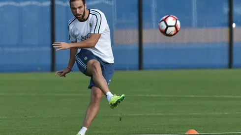 Higuain goes from hero to zero in record Juve deal