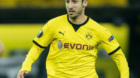 Manchester United complete Mkhitaryan deal