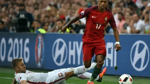 Valencia sign Portugal winger Nani