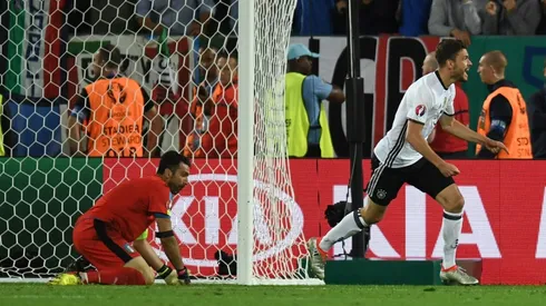 Germany win on penalties to reach Euro 2016 semi-finals