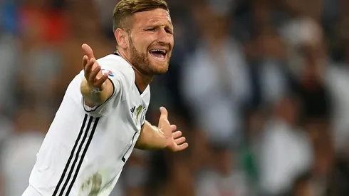 Arsenal reinforce back-line with Valencia's Mustafi