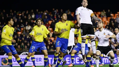 Valencia's Alcacer joins Barca