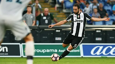 Khedira winner for Juve as Napoli beat nine-man Milan