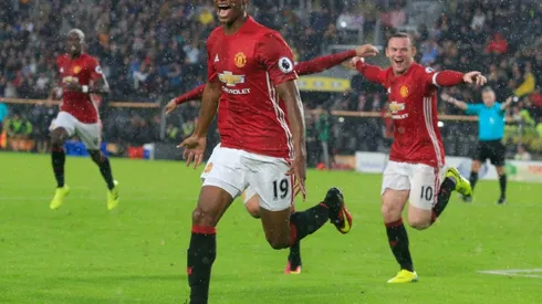 Rashford strikes late to extend United's perfect start