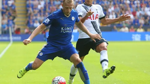De Laet leaves Leicester for Aston Villa