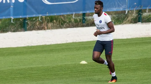 Pescara sign PSG's Bahebeck on loan